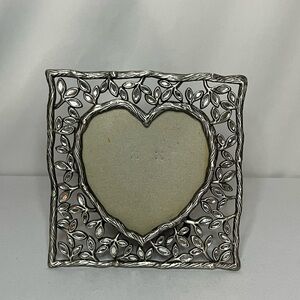 Silver Heart-Shaped Leaf Design Photo Frame